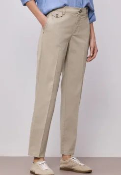 Chino en coupe casual dans une qualité douce
