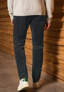 Chino en velours côtelé