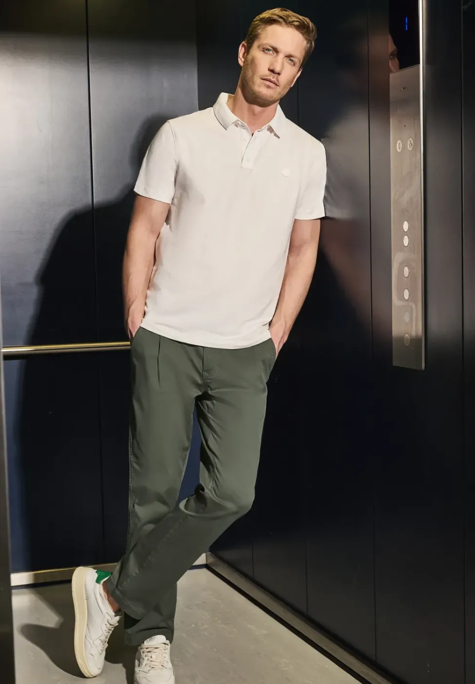 Chino à la coupe décontractée