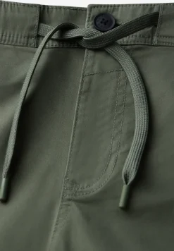 Chino à la coupe décontractée
