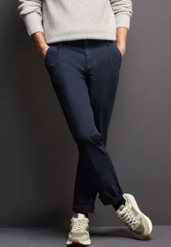 Chino à la coupe décontractée