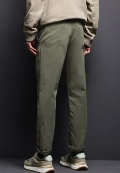 Chino à la coupe décontractée