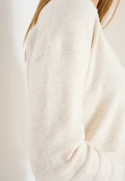 Doux pull-over structuré