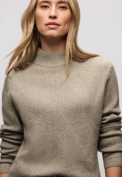 Doux pull-over structuré
