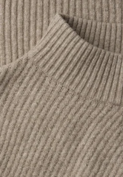 Doux pull-over structuré