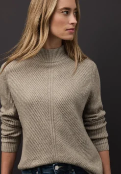 Doux pull-over structuré