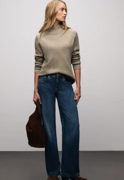 Doux pull-over structuré
