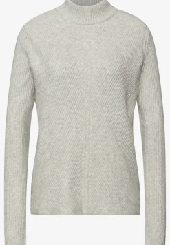 Doux pull-over structuré