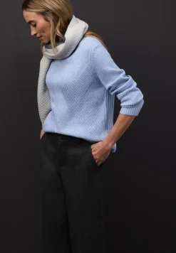 Doux pull-over structuré