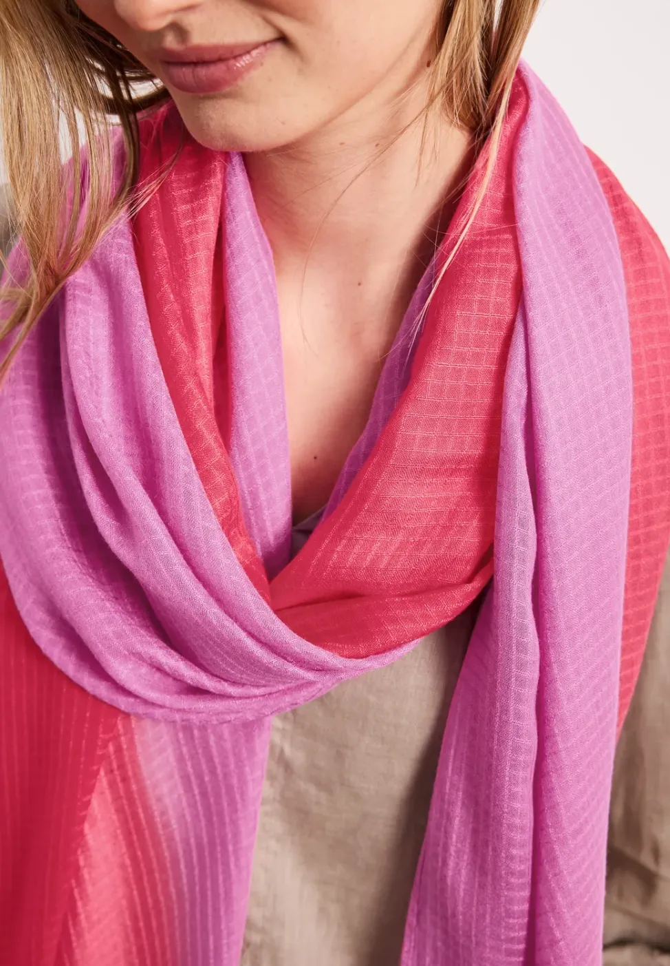 Foulard avec dégradé de couleurs