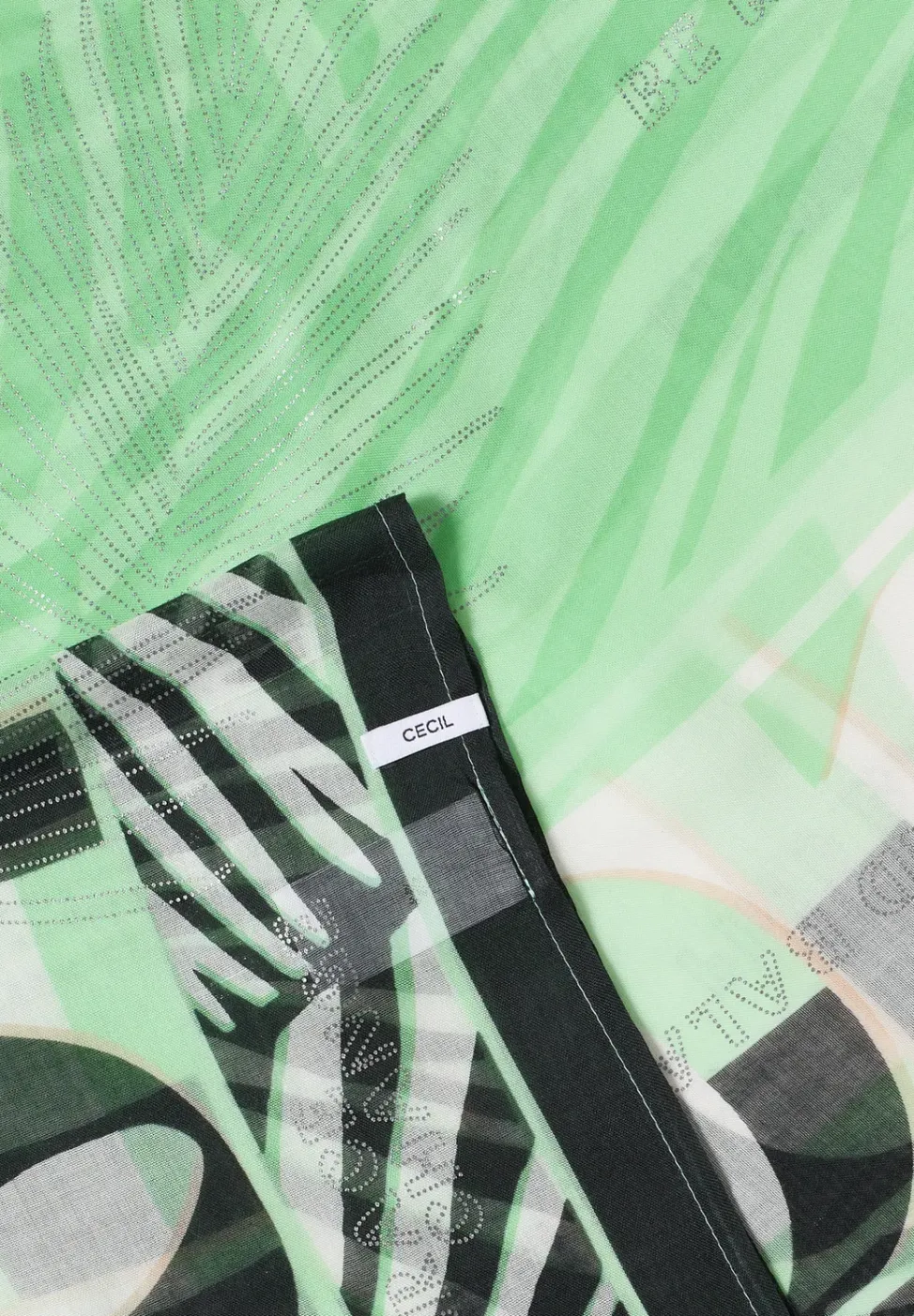 Foulard loop avec de fins détails filmés