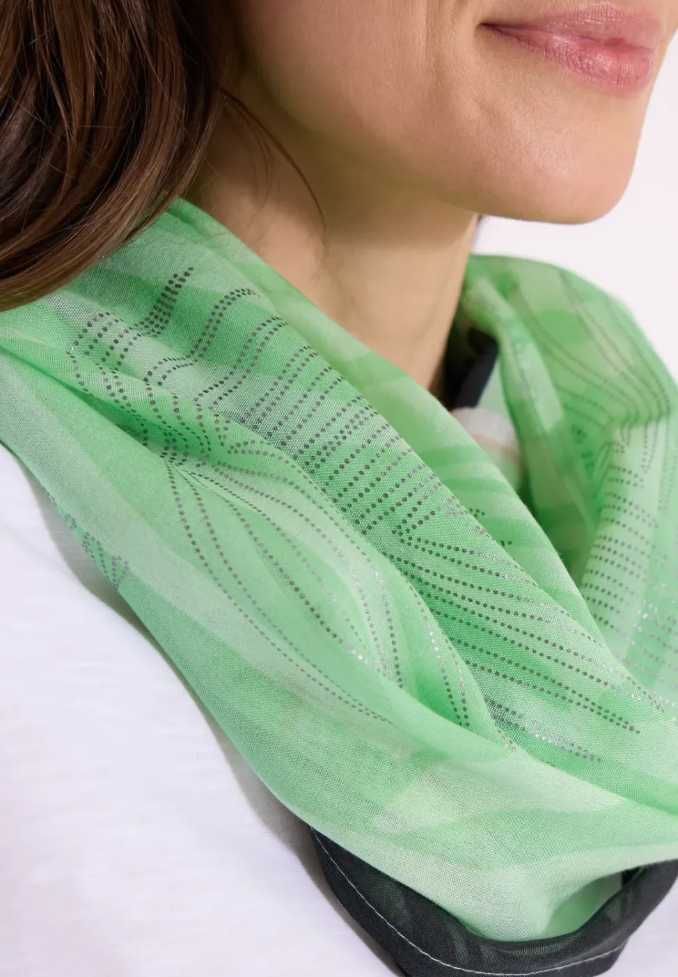 Foulard loop avec de fins détails filmés