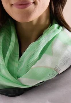 Foulard loop avec de fins détails filmés