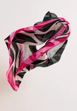 Foulard loop avec motif de feuilles