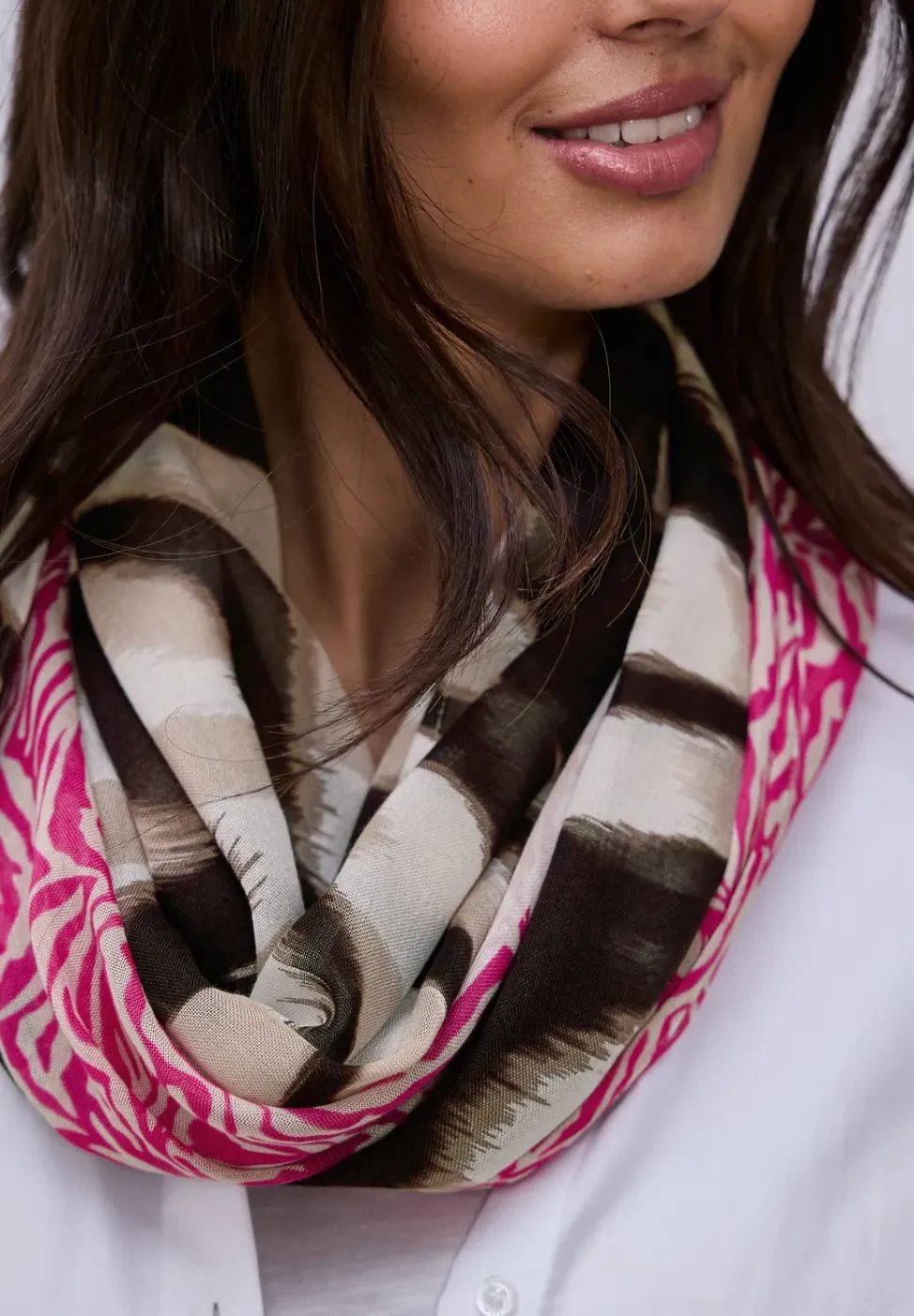 Foulard loop en modal avec mélange de motifs