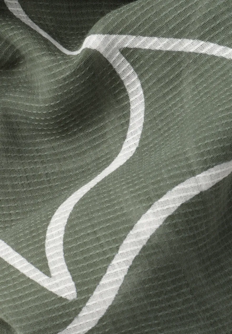 Foulard triangulaire avec impression de feuilles