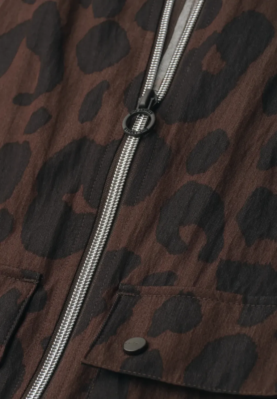 Gilet avec col montant et motif léopard