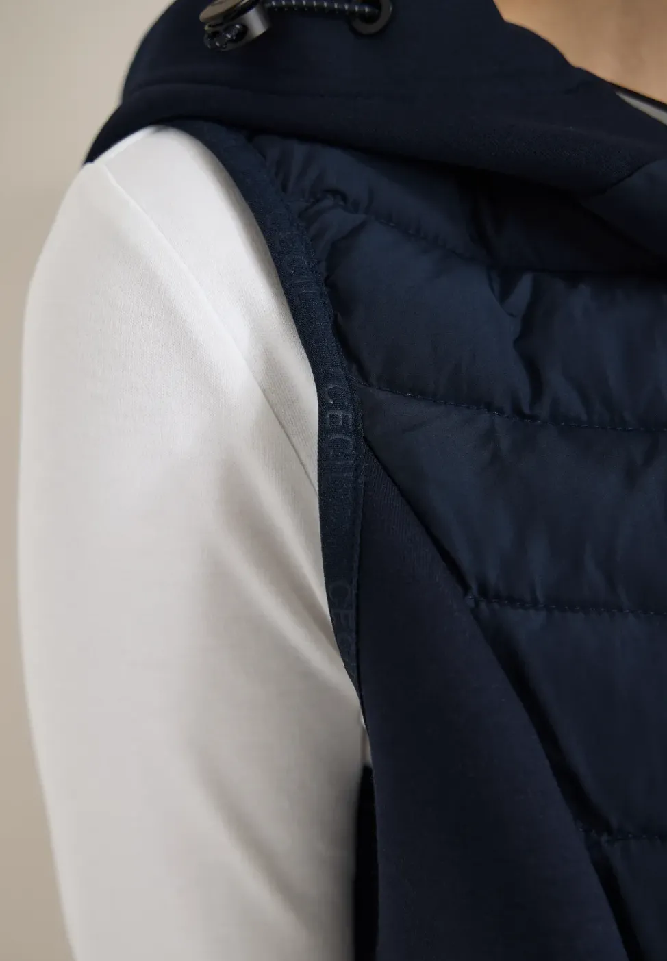 Gilet à capuche