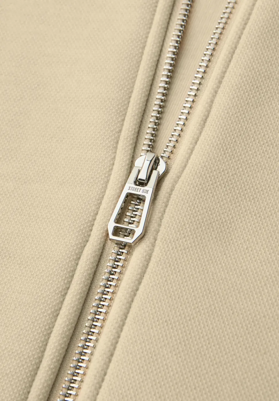 Gilet court avec cordon de serrage