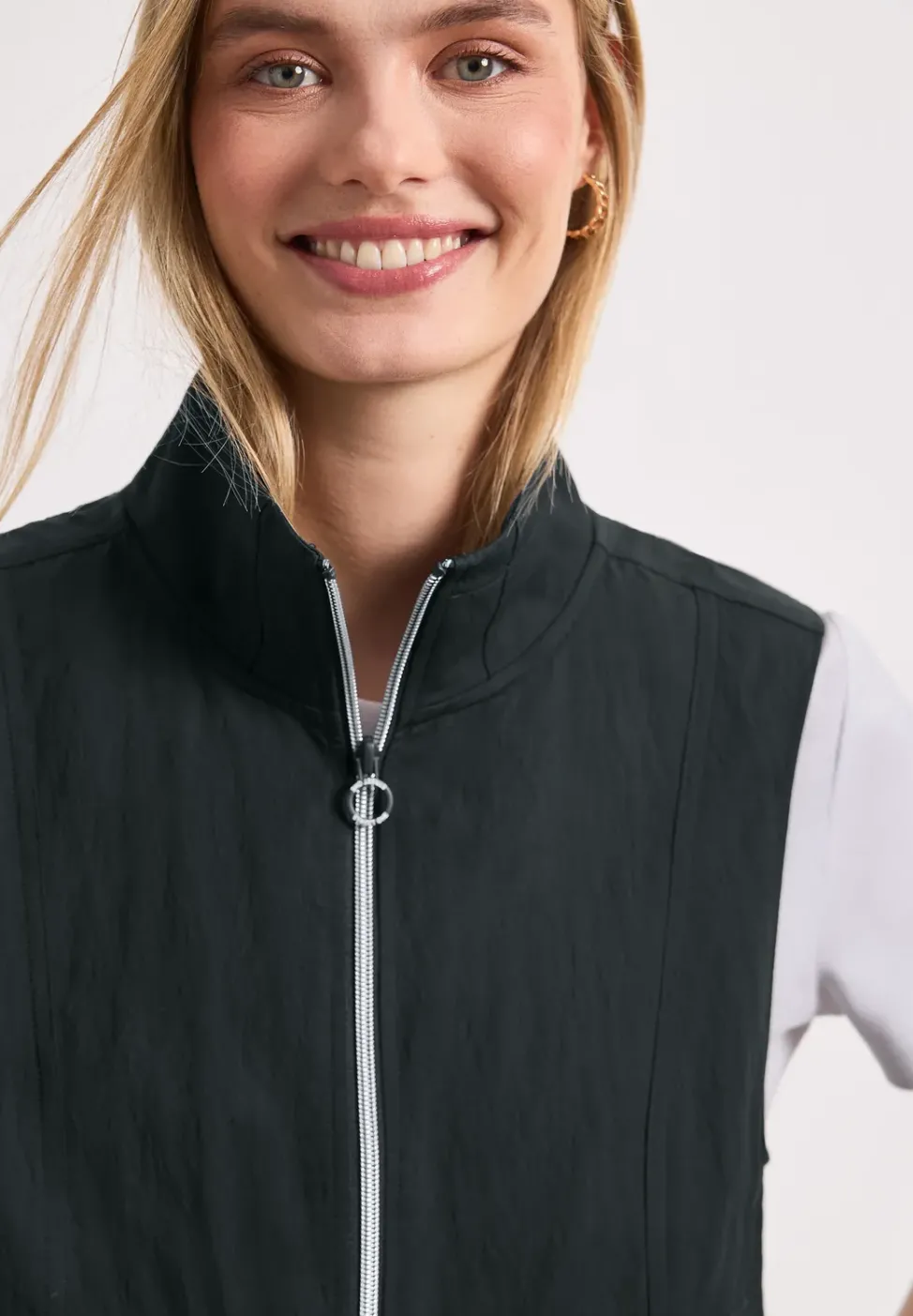 Gilet zippé avec cordon de serrage