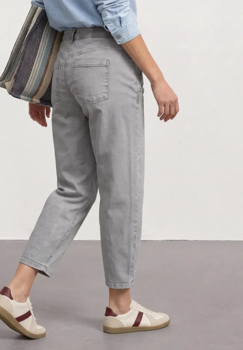 Jean Barrel Leg taille haute, coupe loose