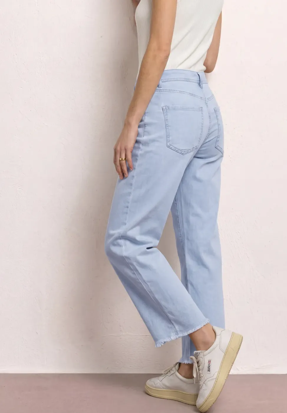 Jean jambes larges avec ourlet frangé