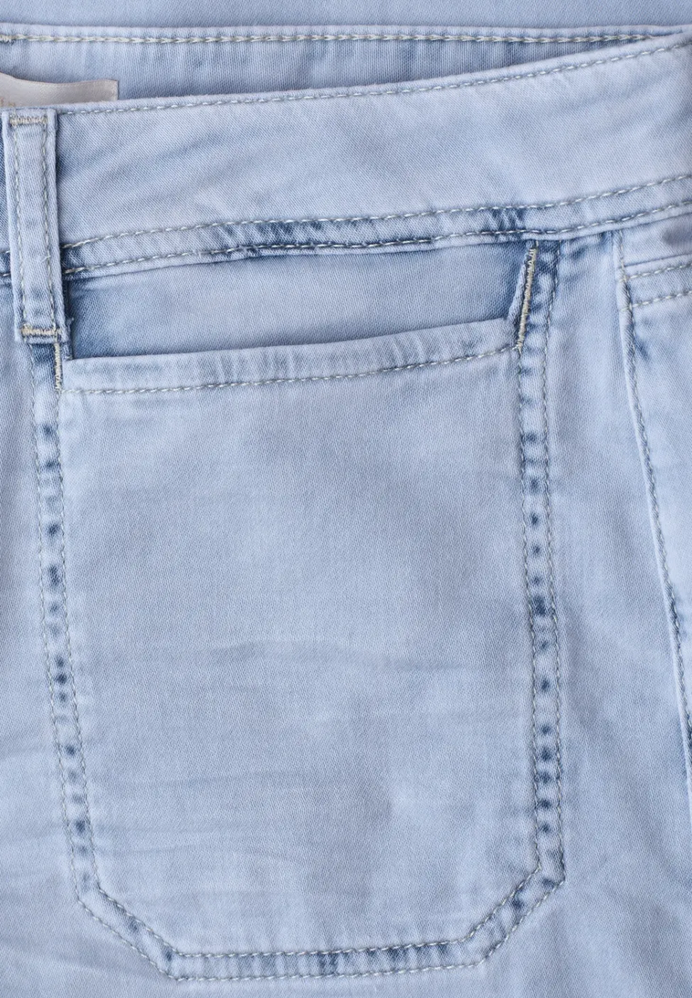 Jean jambes larges avec ourlet frangé