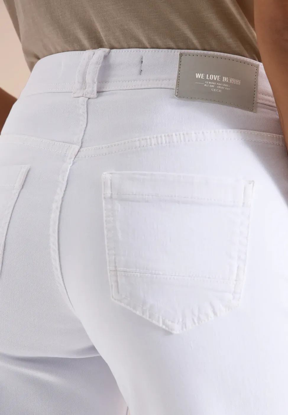 Jean large 7/8 à poches plaquées