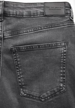 Jeans à jambes rigides