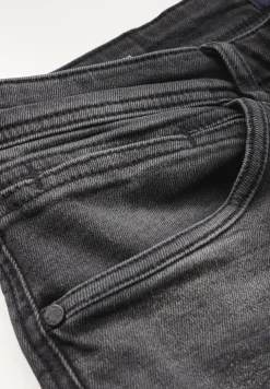 Jeans à la coupe régulière