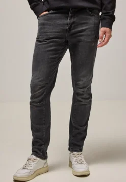 Jeans à la coupe régulière