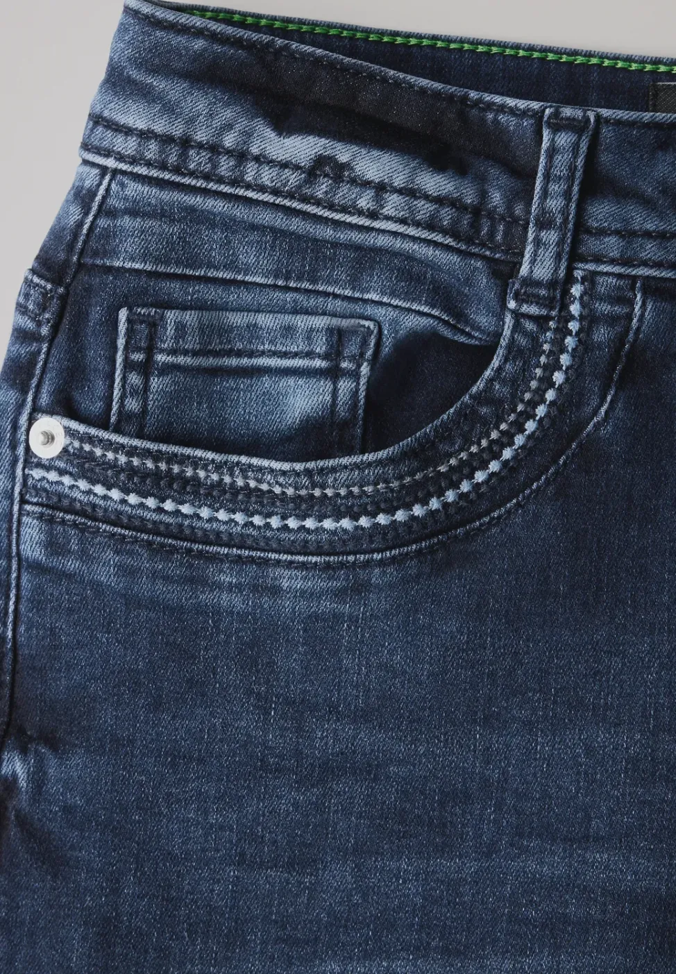 Jeans large avec broderie