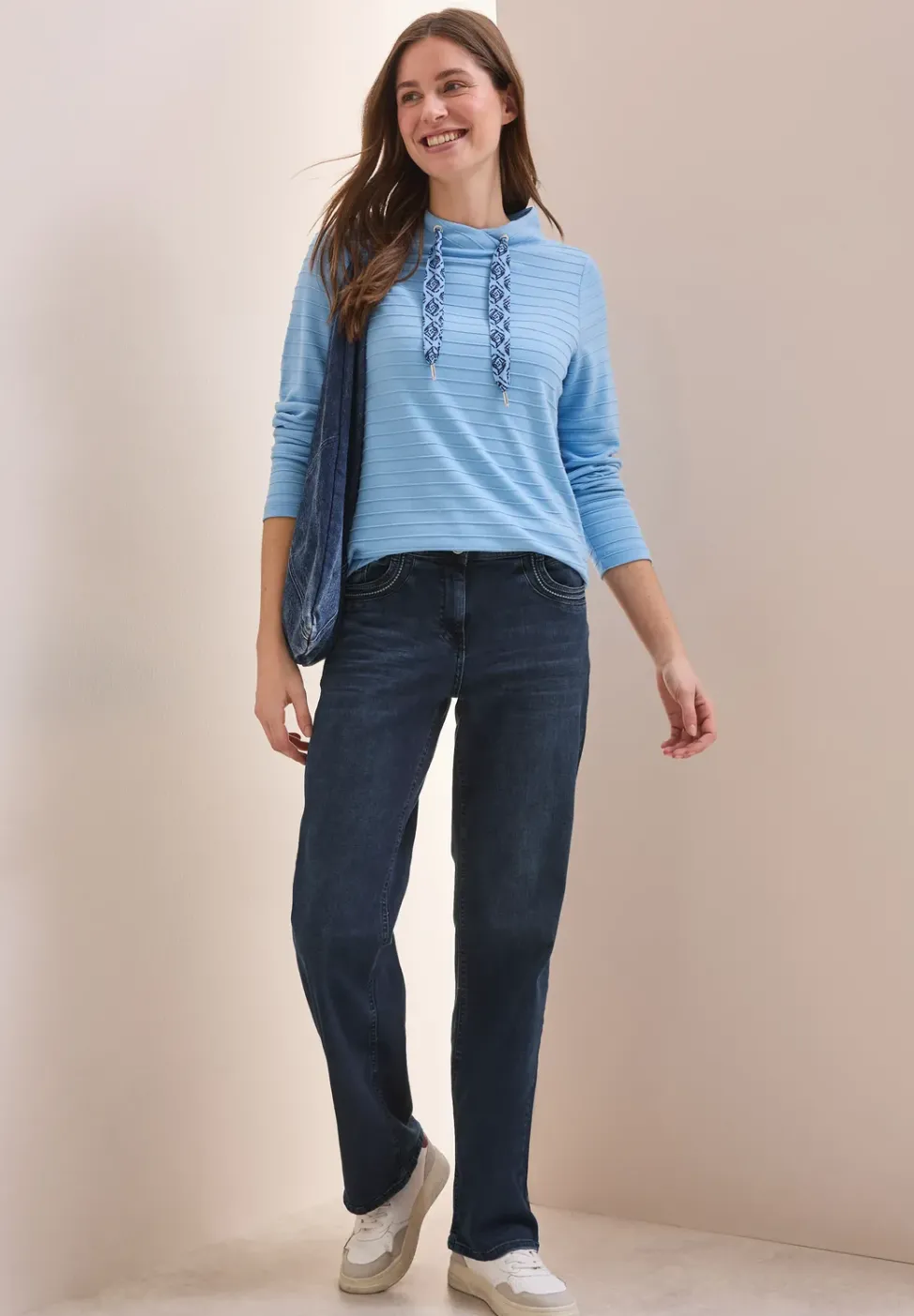 Jeans large avec broderie