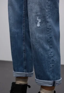 Jeans look destroy