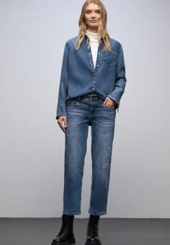 Jeans look destroy