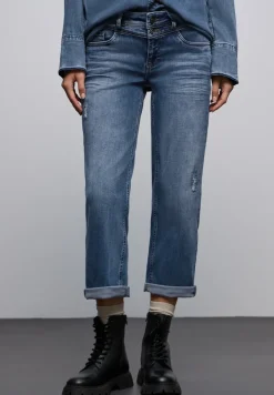 Jeans look destroy