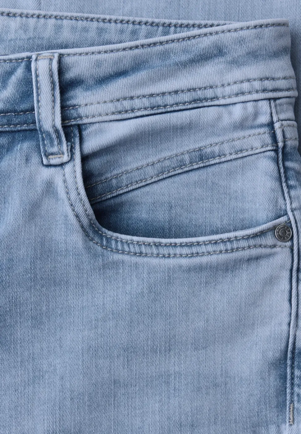 Jeans Mid Waist Slim Leg à la coupe Slim Fit