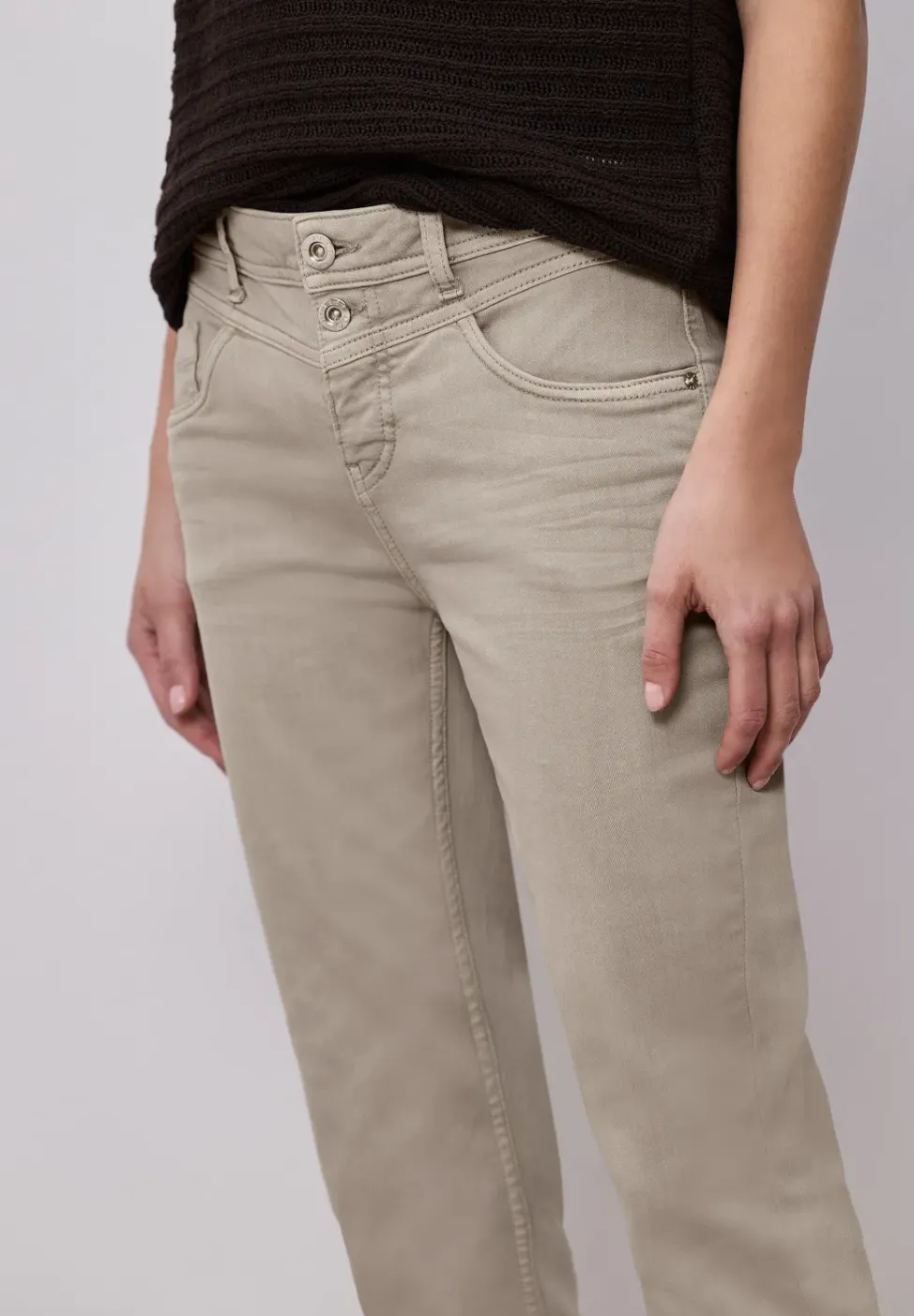 Jeans Straight Legs avec ourlet frangé