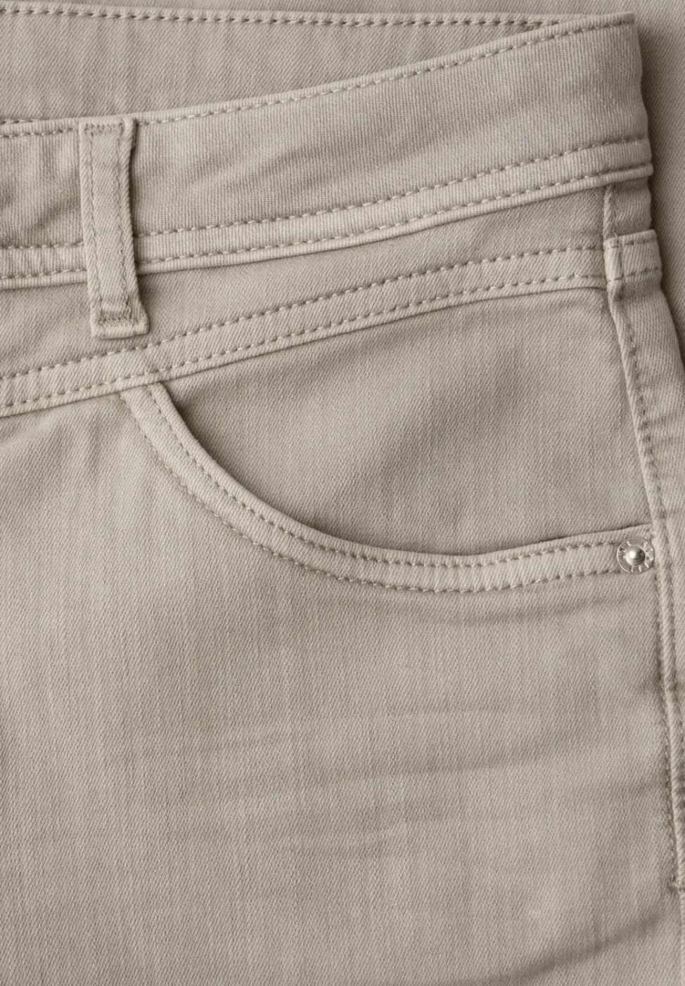 Jeans Straight Legs avec ourlet frangé