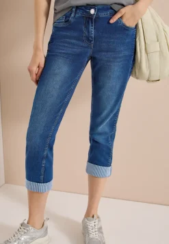 Jean taille mi-haute à coupe droite au style décontracté