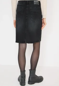 Jupe en jean avec rivets