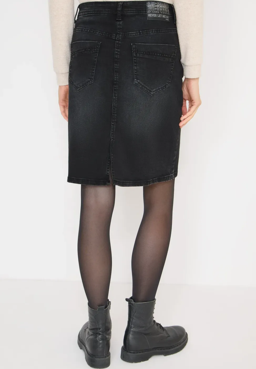 Jupe en jean avec rivets