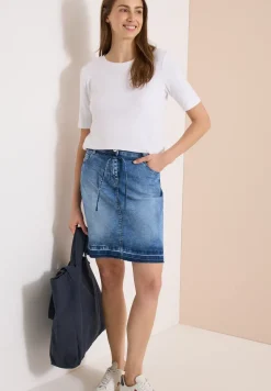 Jupe en jean longueur genou avec détail de ceinture