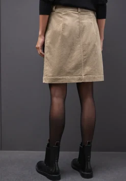 Jupe en velours côtelé avec patte de boutonnage