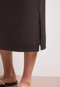 Jupe midi en structure côtelée avec taille élastique