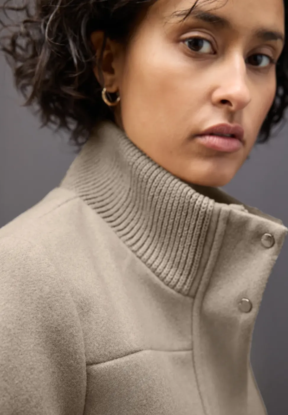 Manteau avec détails en tricot