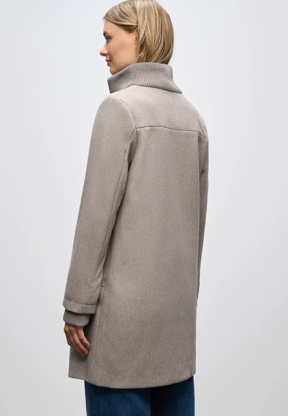 Manteau avec détails en tricot