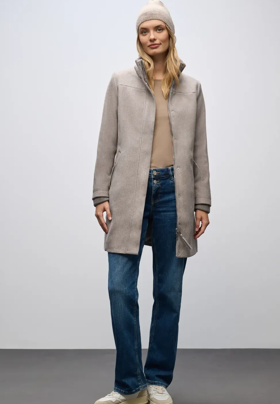 Manteau avec détails en tricot