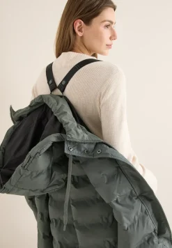 Manteau avec matelassage sans coutures