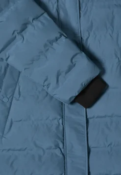 Manteau avec matelassage sans coutures